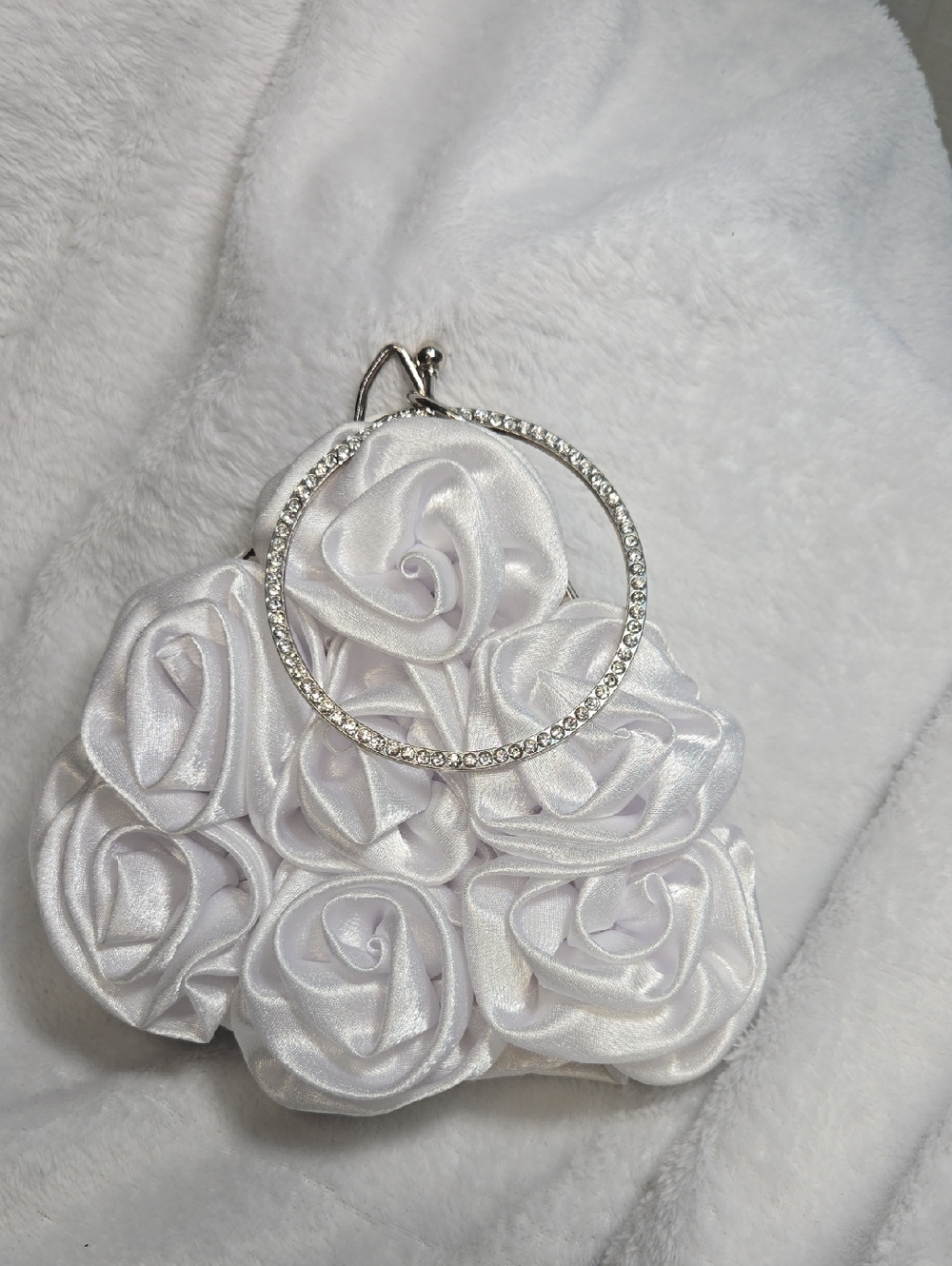 ☀Chicastic Elegant White Satin Rose Cluster Evening Bag w/Crystal Hoop Kiss Lock